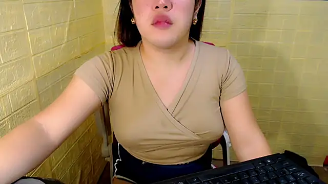 xUrDreamSlutWhore online show from November 5, 10:26 pm