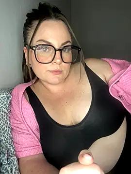 whitequeen xxx online show from October 9, 9:08 pm