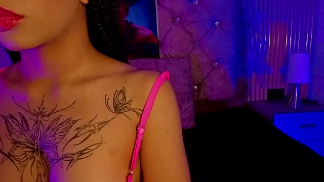 Snapshot of railey_rosse_ chatting on October 24, 1:01 am railey rosse online show from October 24, 1:01 am