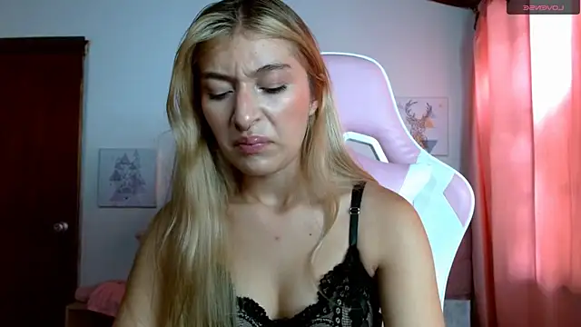 SophiaaLee online show from October 12, 4:09 pm