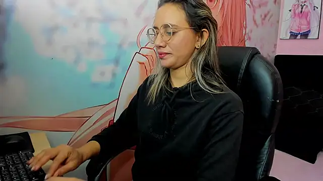 StarletTays online show from December 1, 1:20 am