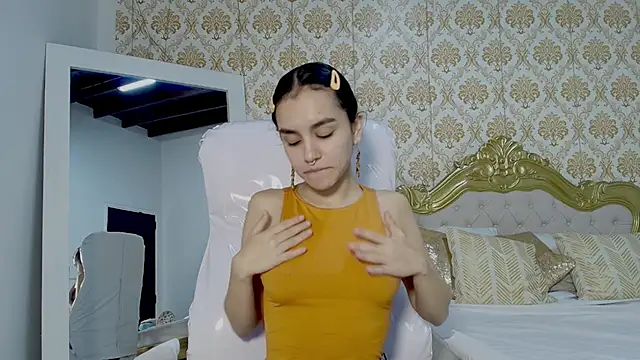 JessB  online show from October 6, 6:02 pm