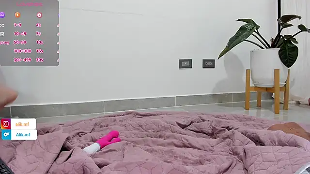 aliciakozlov online show from September 25, 7:55 pm