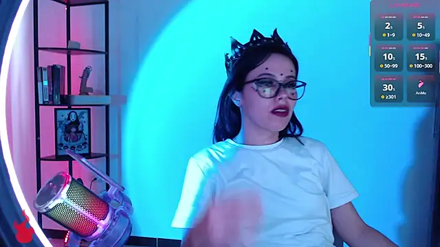 girldom online show from November 19, 5:13 pm