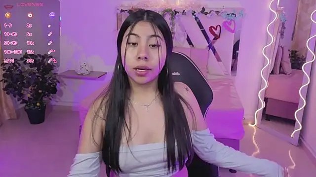 ZURY TAY online show from November 8, 11:59 am