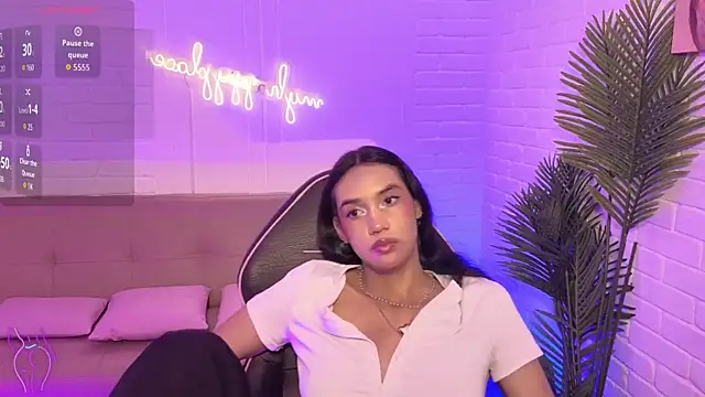 artemiss tay online show from November 18, 7:04 pm