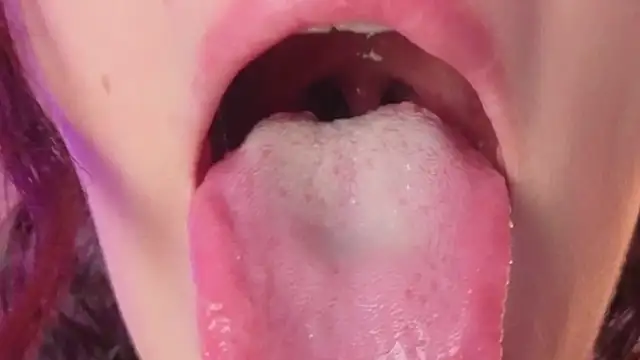 Snapshot of heiley_moon chatting on September 28, 12:10 pm heiley moon online show from September 28, 12:10 pm