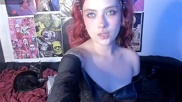 nathaly wild online show from October 22, 2:05 am