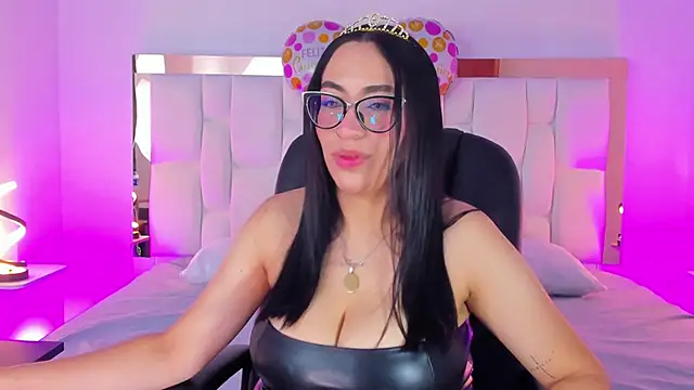 Snapshot of Camille_Juicy chatting on September 17, 12:58 pm Camille Juicy online show from September 17, 12:58 pm