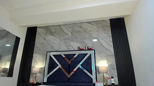 VioletRose as online show from September 17, 7:45 pm