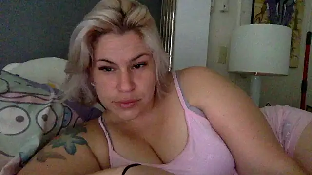 toomuchofafreak online show from January 9, 5:50 pm