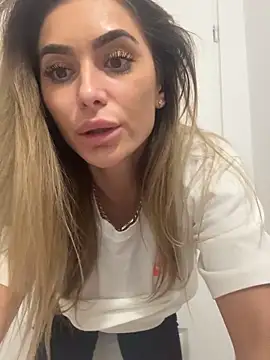 Snapshot of KaseyQuinn_ chatting on September 9, 8:08 pm KaseyQuinn  online show from September 9, 8:08 pm