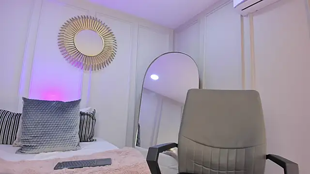 CharlotteBrownn  online show from September 25, 2:43 am