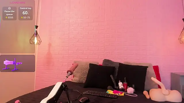 MayteLiu  online show from October 9, 1:15 pm