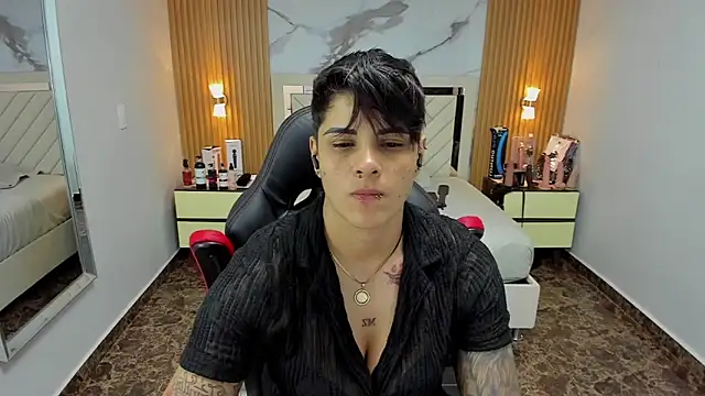 KAROLLJONES1 online show from October 16, 7:38 pm