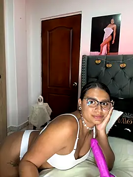 Snapshot of ema_zoe chatting on October 22, 12:15 am ema zoe online show from October 22, 12:15 am