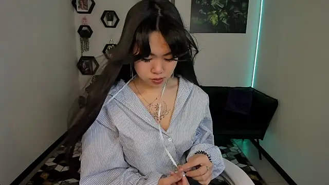 LunaPurrr online show from December 2, 1:18 am