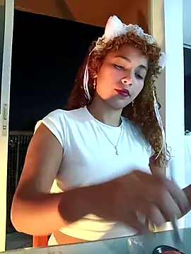 Snapshot of Vikyvoyeur chatting on September 27, 11:56 pm Vikyvoyeur online show from September 27, 11:56 pm