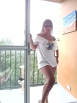 Vikyvoyeur online show from December 14, 9:53 pm