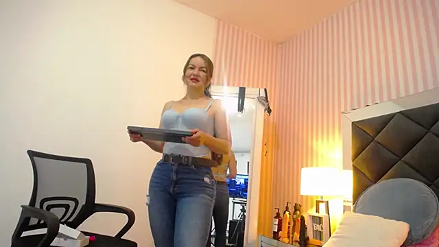 ViictoriaJones  online show from December 15, 1:16 pm