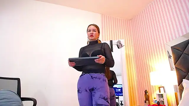 ViictoriaJones  online show from December 2, 1:57 pm