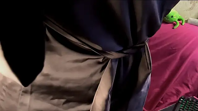 NeonNectar  online show from November 20, 5:25 pm