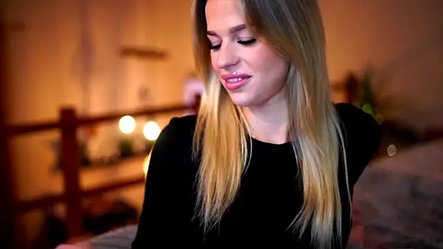 Emilyvanroessel online show from October 31, 7:07 pm