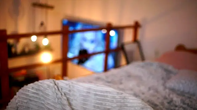 Emilyvanroessel online show from February 7, 9:13 am