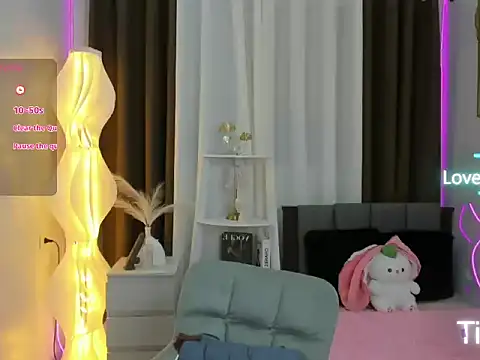 Snapshot of Malia_Nicole chatting on October 23, 10:54 am Malia Nicole online show from October 23, 10:54 am