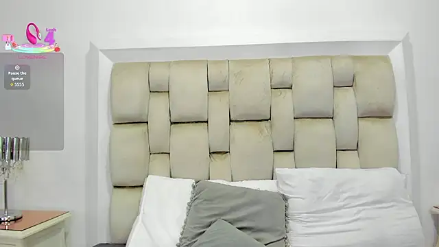 ValerieSoto online show from February 3, 7:40 pm