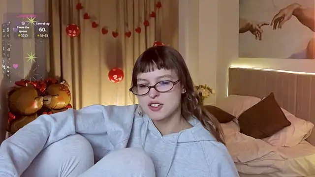 Lisa Blossom online show from February 19, 6:13 am