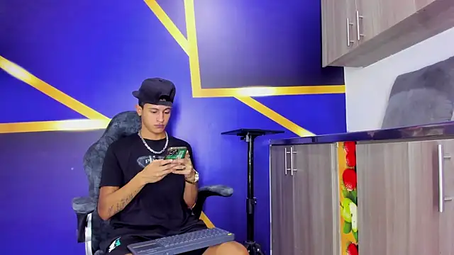 Snapshot of gustavo_saaled19_ chatting on September 13, 8:28 pm gustavo saaled19  online show from September 13, 8:28 pm