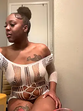 ObsessedWLyla online show from November 16, 10:26 am