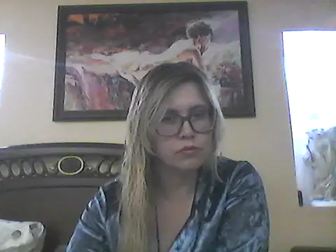 Crystal00Girl online show from November 12, 10:19 pm