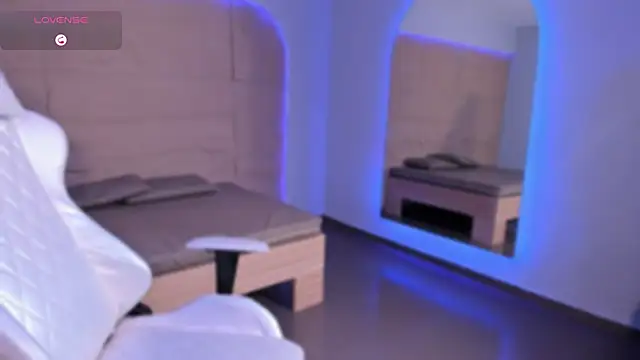 HannahMontgomery online show from December 5, 4:52 pm