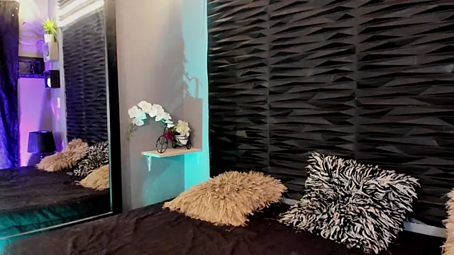 lu styles  online show from November 20, 8:15 am