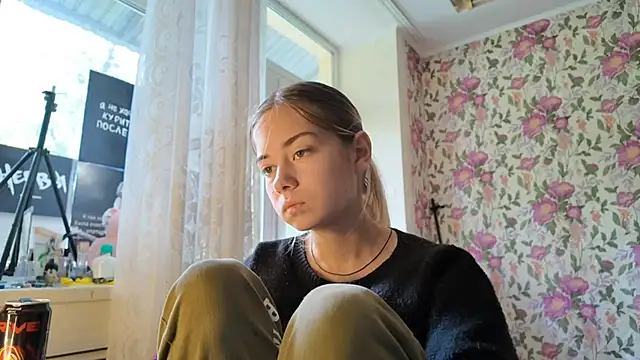 Witching Moon online show from September 17, 8:01 am