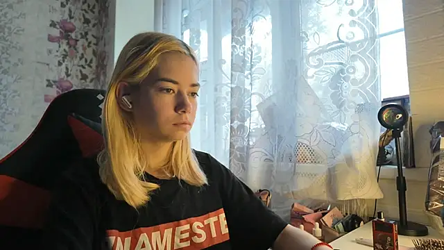 Witching Moon online show from October 23, 7:47 am