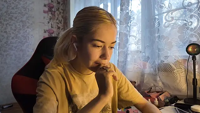 Witching Moon online show from October 30, 8:05 am