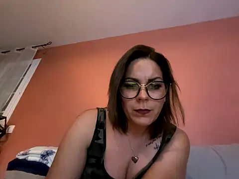 minettedusud online show from November 18, 9:49 pm