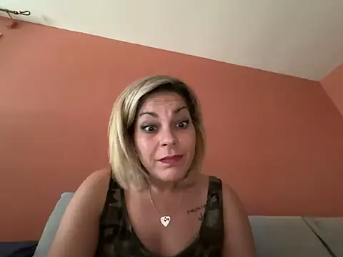 minettedusud online show from October 14, 9:34 am