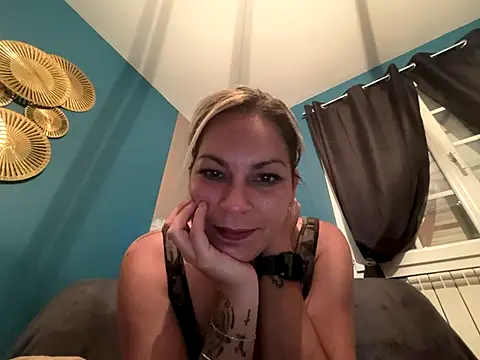 minettedusud online show from October 16, 7:55 am