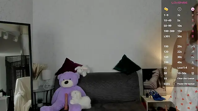 Snapshot of your_charm_ chatting on October 22, 2:16 am your charm online show from October 22, 2:16 am