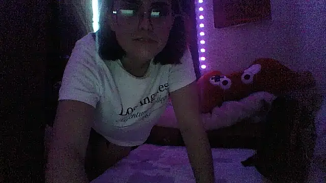 jenmarquez  online show from November 6, 11:43 pm