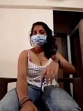 Love Foreverr12 online show from October 17, 5:21 am