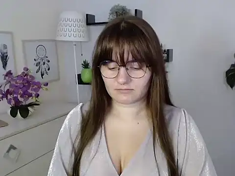 Julie Diamond online show from October 9, 12:42 pm