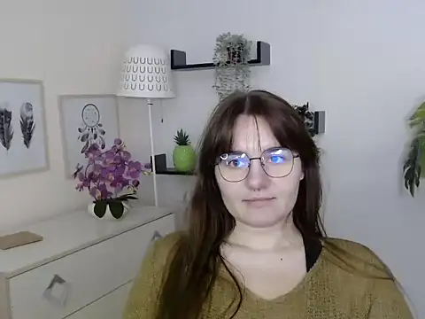 Julie Diamond online show from November 26, 4:08 pm