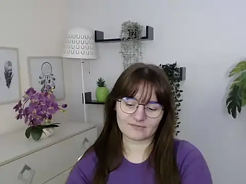 Julie Diamond online show from December 15, 1:38 pm