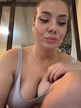 Snapshot of emmasweett11 chatting on October 7, 11:36 am emmasweett11 online show from October 7, 11:36 am