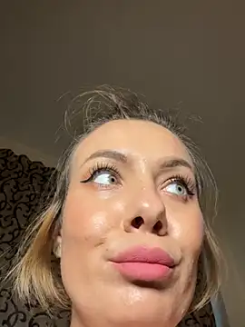 Snapshot of emmasweett11 chatting on October 19, 1:57 pm emmasweett11 online show from October 19, 1:57 pm